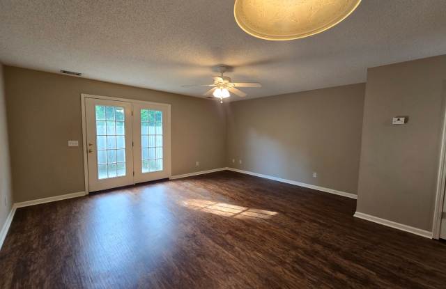 Savannah 2 Bed & 1.5 Bath Townhome for Rent Gallery 3