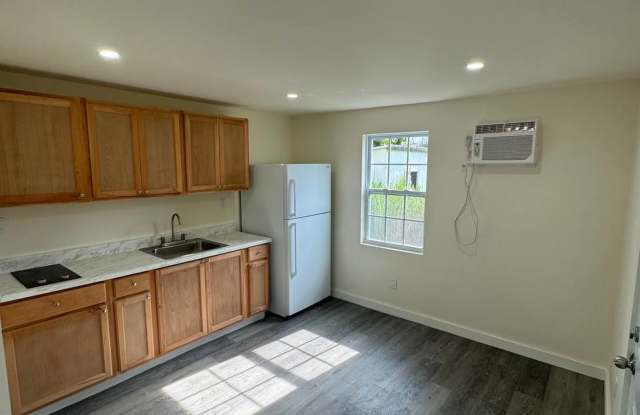 2837 Vermont Ave - 2 photos photos