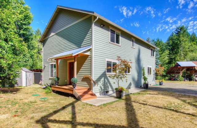 Large 4 bedroom home in Private Location - 180 Northeast Evergreen Drive, Mason County, WA 98588