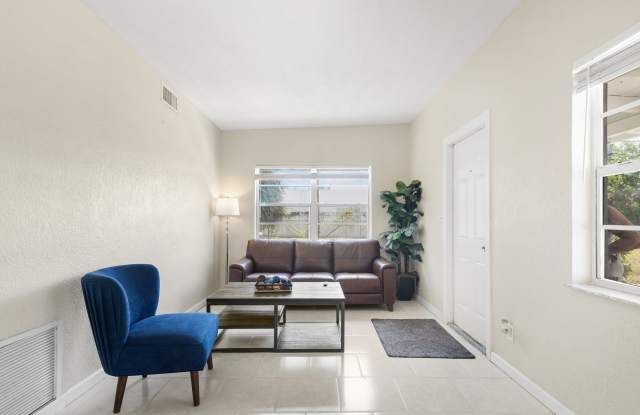 1125 Northeast 5th Avenue photos photos