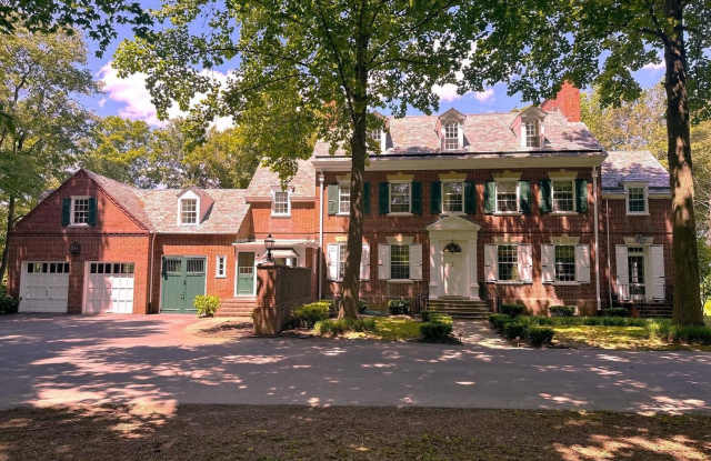233 WALKER Road Gallery 1