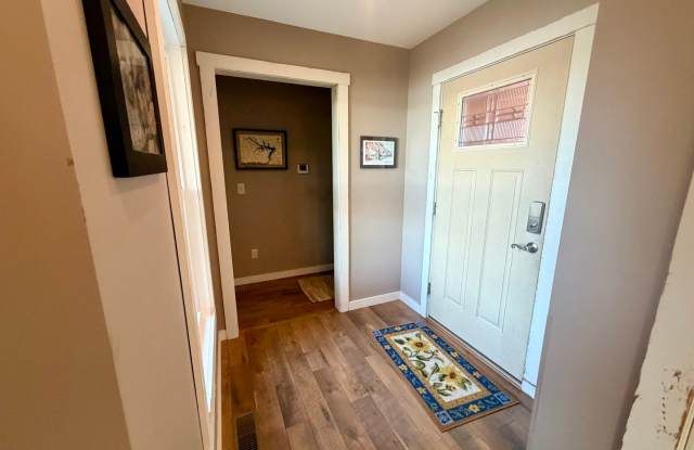 Fully Furnished, All Inclusive, and Lake Front?! Gallery 3