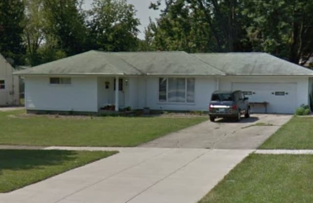 695 Shakespeare Dr - 695 Shakespeare Drive, Berea, OH 44017
