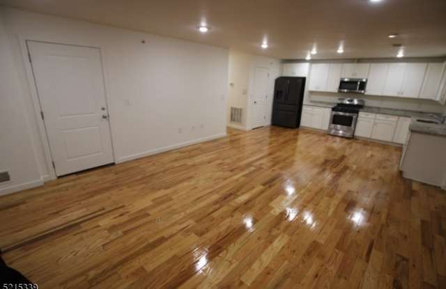 100 Grove Ter Gallery 3