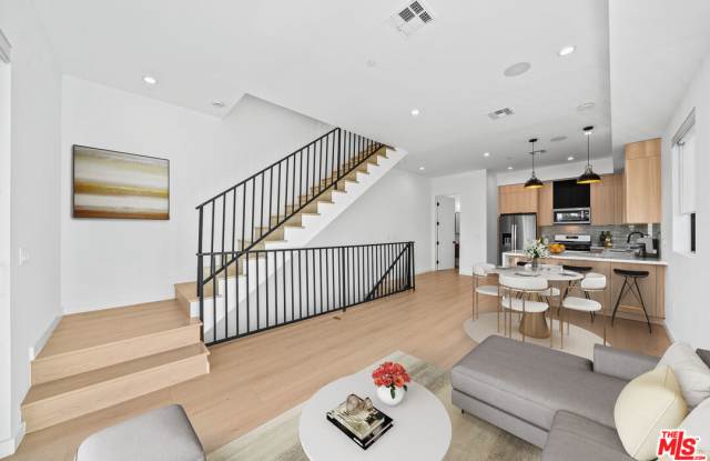 13841 Burbank Boulevard photos photos