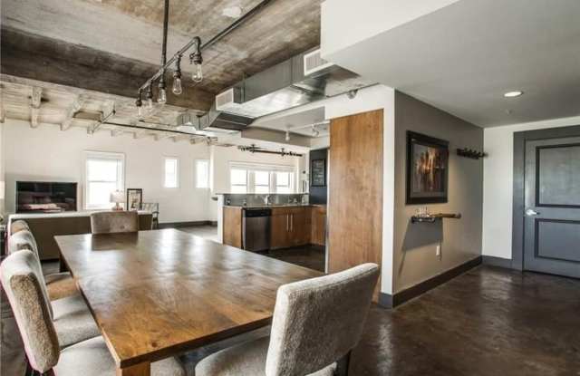 329 East Colorado Boulevard - 329 East Colorado Boulevard, Dallas, TX 75203