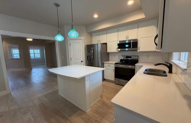 Glamorous Townhome in Observatory Village Gallery 4