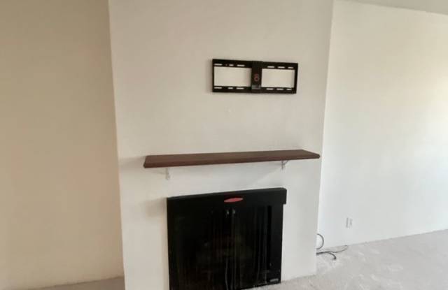 Beautiful 1 Bedroom Condo With An Amazing View In Gated Community Gallery 3