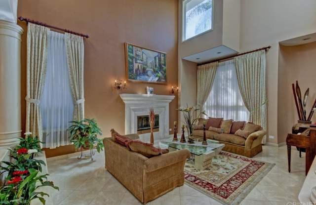 5531 Bluebell Avenue Gallery 3