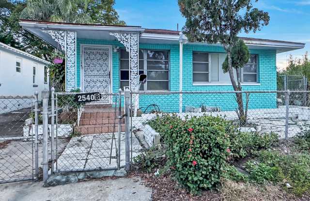 Urban Oasis: Spacious 5 Bed, 2 Bath Home in Saint Petersburg - Section 8 Welcome! - 2540 11th Avenue South, St. Petersburg, FL 33712