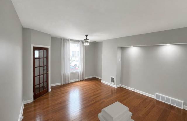 2643 EMERALD Street Gallery 3