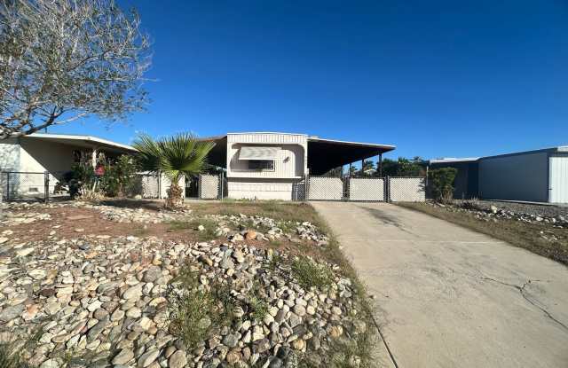 charming 2 bedroom mobile close to River - 905 Terrace Drive, Bullhead City, AZ 86442