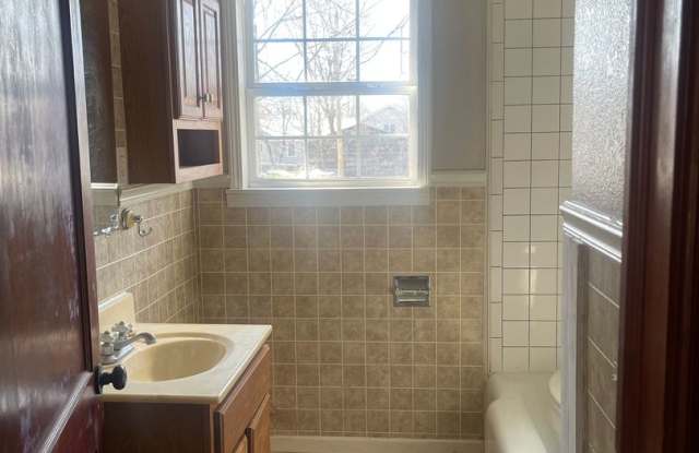 Charming 2 Bed 1 Bath Home : Aurora MO Gallery 3