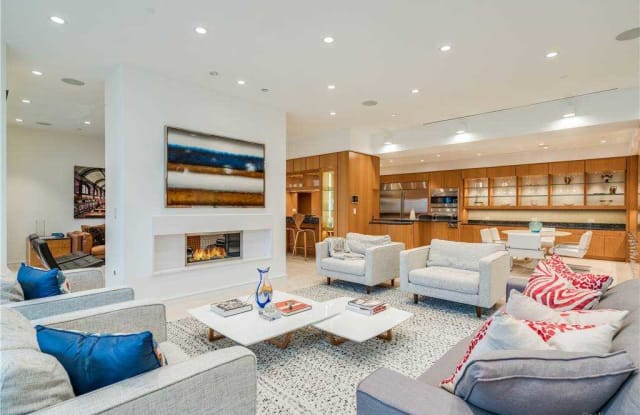2000 Royal Court - 2000 Royal Ct, North Hills, NY 11576