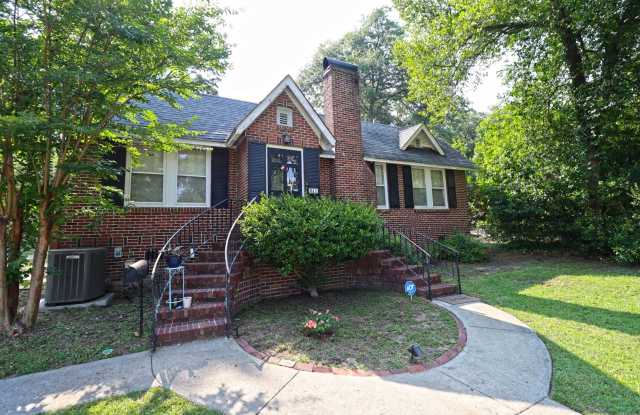 Charming 3 Bedroom, 2 Bath Brick Bungalow in Heathwood Available August 15th photos photos