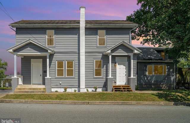 138 S HETRICK AVENUE - 138 South Hetrick Avenue, Palmyra, PA 17078