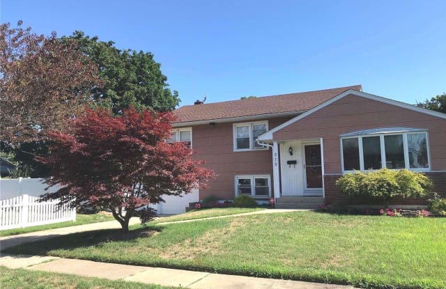 515 Linda Drive - 515 Linda Drive, East Meadow, NY 11554