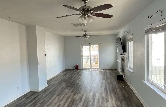4512 Coronet Avenue Gallery 4