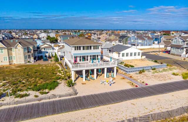 2102 Oceanfront Gallery 4