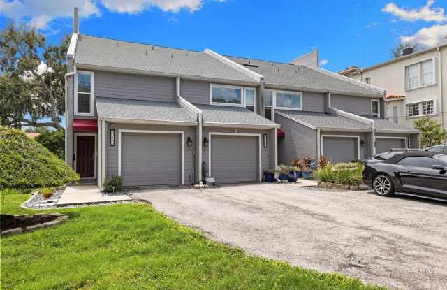 3010 W GROVEWOOD COURT - 3010 West Grovewood Court, Tampa, FL 33629