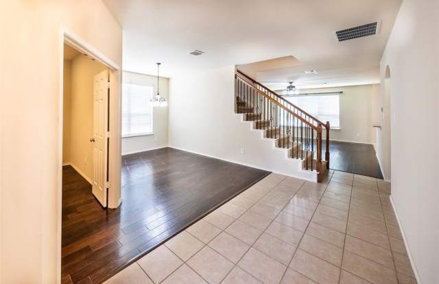 5701 Quicksilver Drive Gallery 3