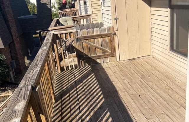 Spacious 2 Bed, 2 Bath Condo Near 29th & Fairlawn Gallery 3