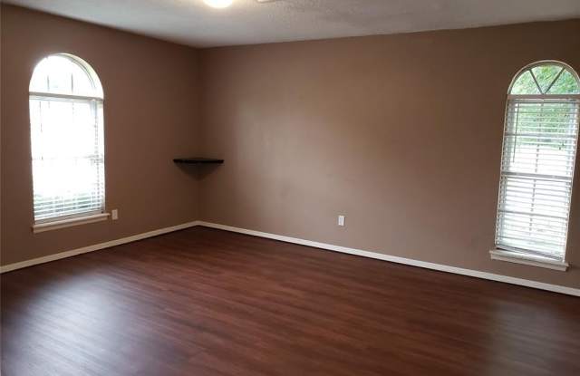 1932 Elmhurst Drive Gallery 2