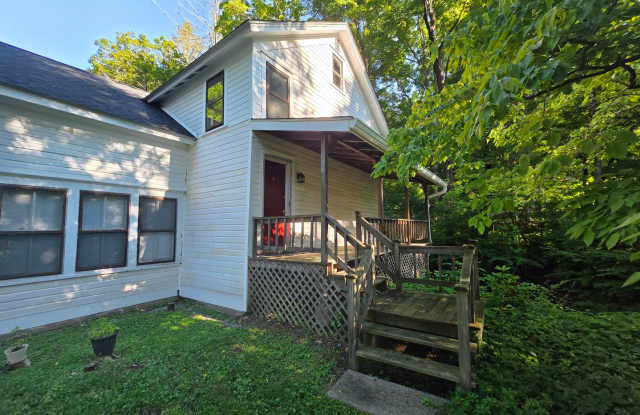 Charming 3 Bedroom Apartment in Millbrook, NY - *ALL UTILITIES INCLUDED photos photos