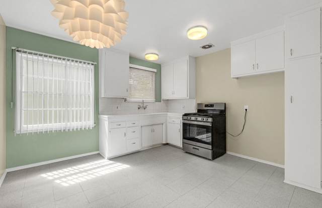 2 BEDROOMS 1 BATH UNIT IN GREAT LOCATION!!! Gallery 4
