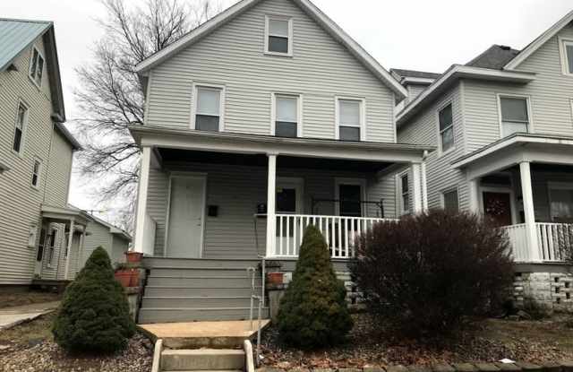 403 1/2 E. Monroe Gallery 2