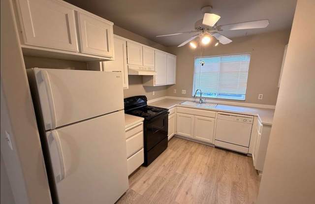 BRIGHT, OPEN LIVING IN THE HEART OF BEND!! Gallery 1