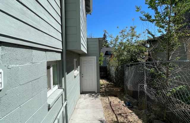 Awesome studio apt downtown with full kitchen, washer and dryer hookups. photos photos