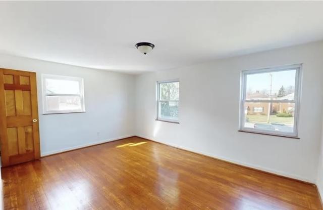 20460 Lakeshore Boulevard Gallery 3