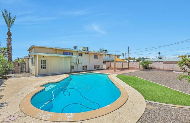 5 Bedroom, 3 Bath Home with a Pool near ASU. - 1026 East Bishop Circle, Tempe, AZ 85282