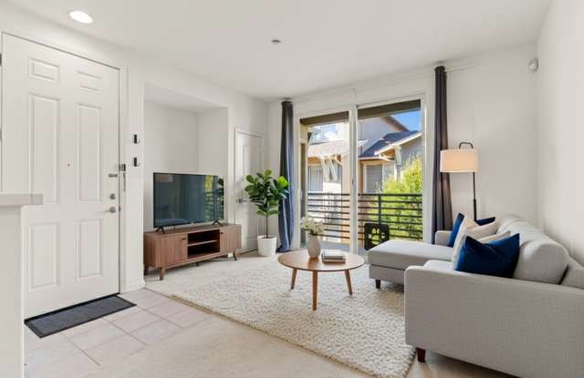 Modern, Private 2 Bed/2 Bath Townhouse with Attached Garage in Oakland! - 1589 Chandler Street, Oakland, CA 94603