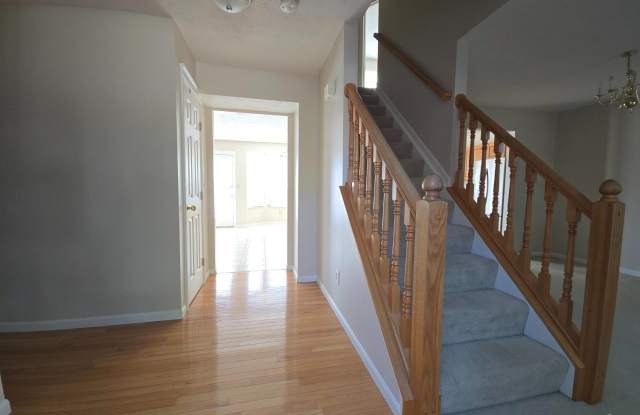 7699 Livingston Drive Gallery 4