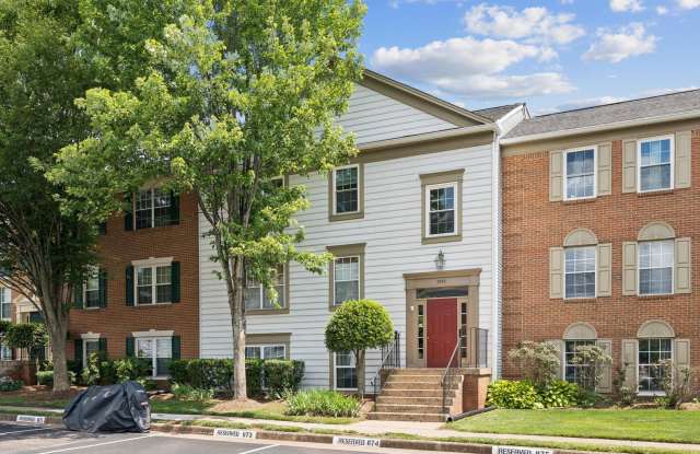 Set in the charming Hunters Square community, this residence offers a quiet yet connected lifestyle, ideally located near major commuter routes, the VRE, and the shops and restaurants of historic Old Town Manassas. photos photos
