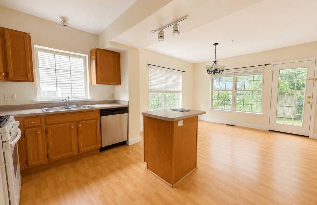 Lebanon 2 Bed, Office, 2.5 Bath - $2900 plus utilities photos photos