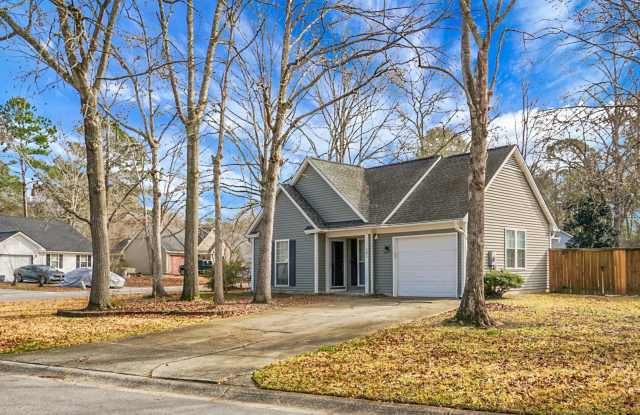 **$500 Off First Months Rent** Charming 3 Bedroom 2 bathroom ready for you to call home! photos photos