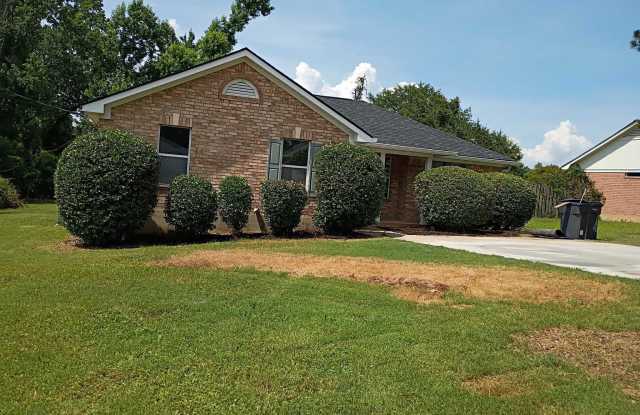 1008 Cedarview Circle Gallery 1