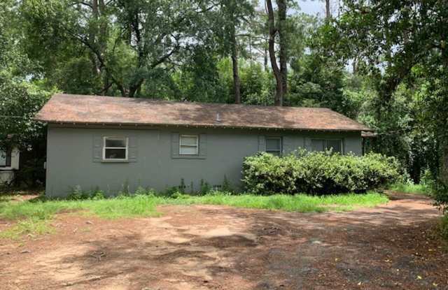 3/2 House on Desiree Court! Available NOW! - 2033 Desiree Court, Tallahassee, FL 32304