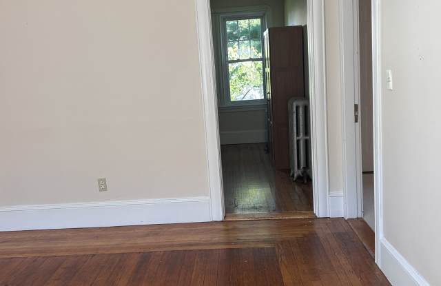 113 Ivy Street Gallery 4