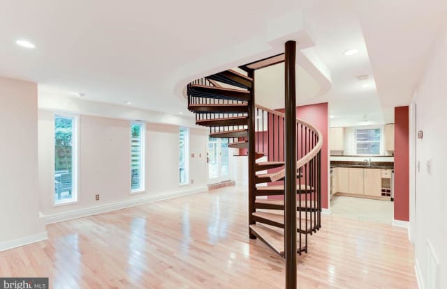 1008 S DINWIDDIE ST - 1008 South Dinwiddie Street, Arlington, VA 22204