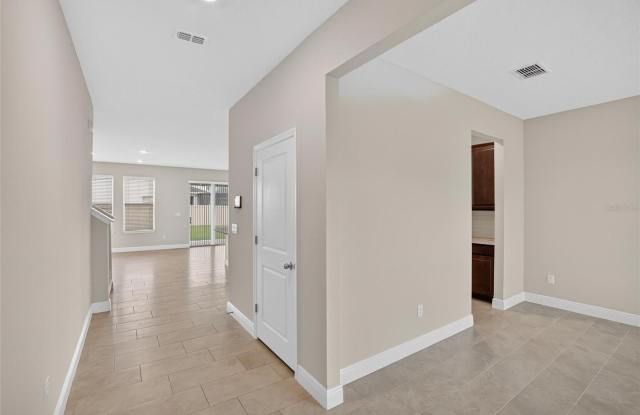 2546 WARREN ACRES Boulevard Gallery 3