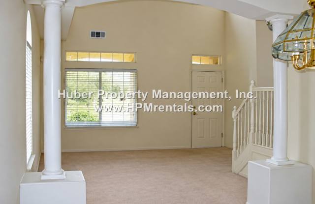 Spacious 4-Bedroom Home in Desirable Brookfield – 3-Car Garage & Private Backyard Gallery 3