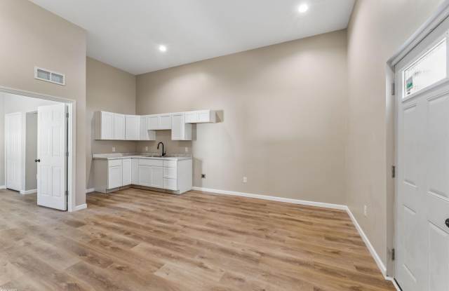 12003 N Saginaw #1 photos photos