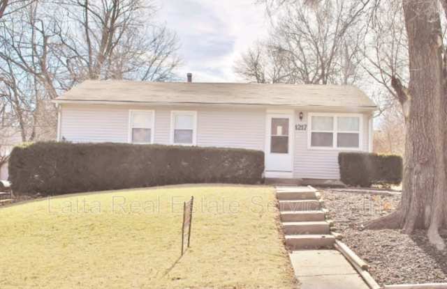 1217 NE 44th Ter - 1217 Northeast 44th Terrace, Kansas City, MO 64116