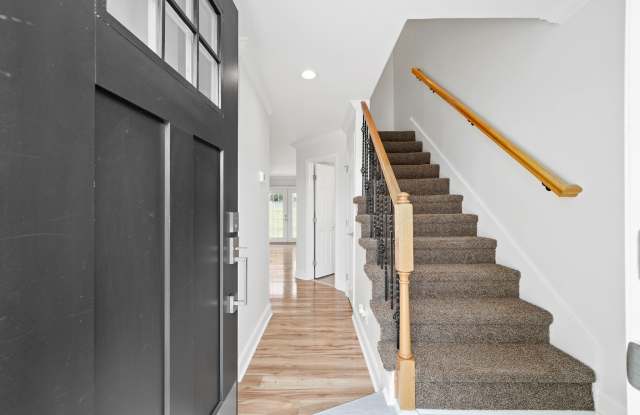 109 Greenland Ct Gallery 4