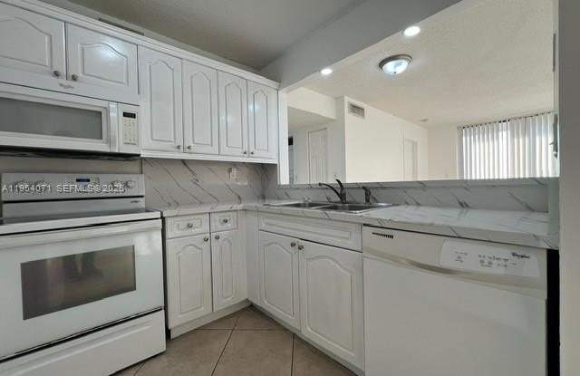 8075 NW 7th St photos photos