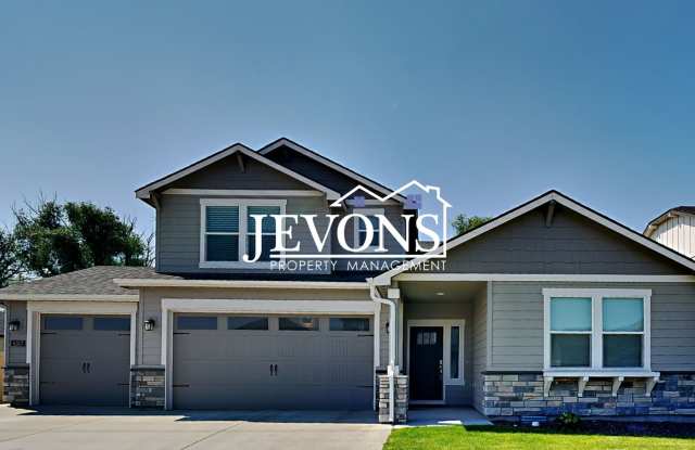Welcome home! Come and experience the charm of this spacious single-family residence photos photos